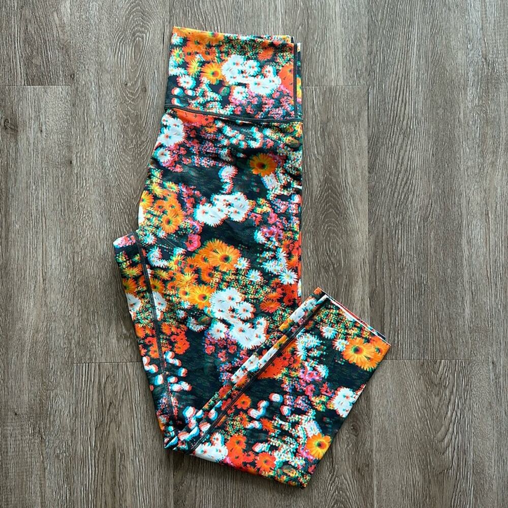 OFFLINE By Aerie Goals 3D Psychedelic Flower 7/8 Leggings Size XL Athletic
